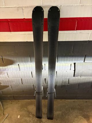 Esquís Volkl Jr RTM 120 con fijaciones