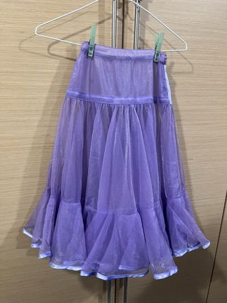Falda danza flamenca tul morado.
