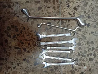 Juego de llaves fijas y de estrellas