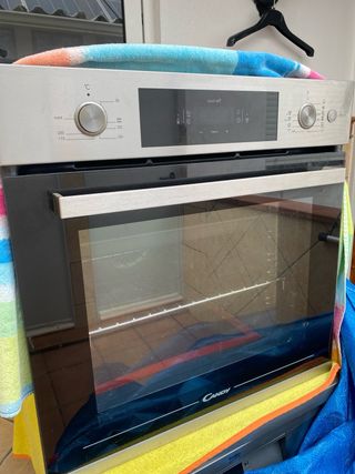 Mesa de cocina con encimera de granito enaguas