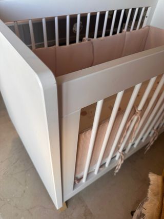 Cuna blanca con colchón Ecus Kids