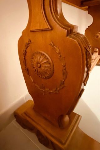 Mesa antigua de madera, una joya