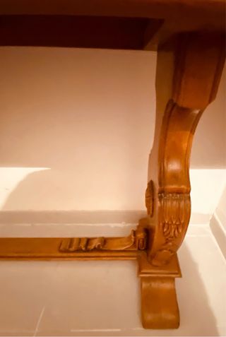 Mesa antigua de madera, una joya