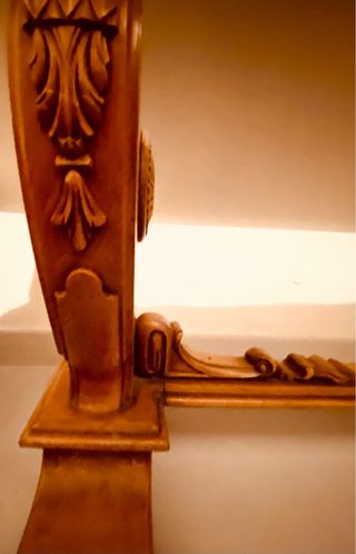 Mesa antigua de madera, una joya