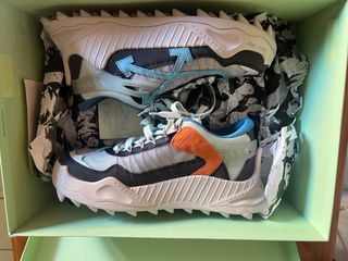 Sneakers Off-White Blu e Bianche