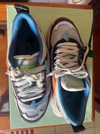 Sneakers Off-White Blu e Bianche