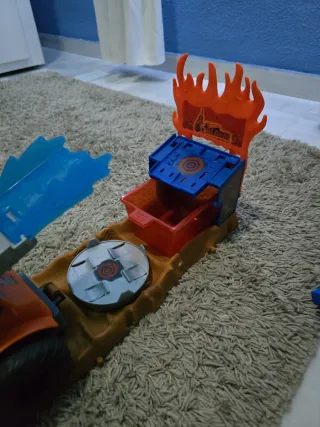 Camión Monster Truck Hot Wheels Agua