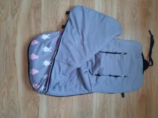 Saco para silla de paseo gris con conejitos