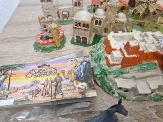 Antiguo diorama casas nacimiento figuras belen