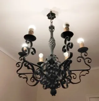 Lámpara de metal negra