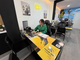 Trabaja con nosotros.