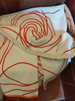 4 cortinas confeccionadas con diseño y cojines