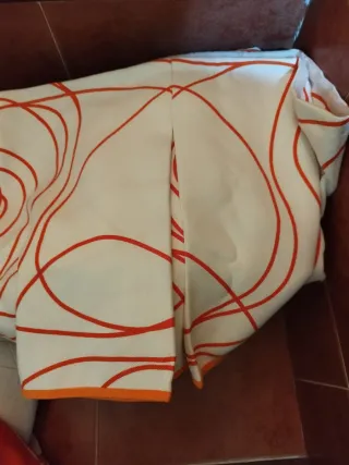 4 cortinas confeccionadas con diseño y cojines