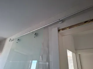 Puerta corredera de cristal esmerilado