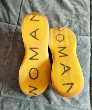 Botines transparentes.