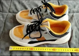 Botines transparentes.