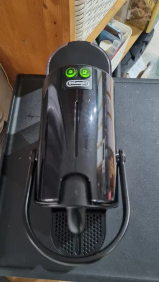 Cafetera Nespresso Delonghi Negra