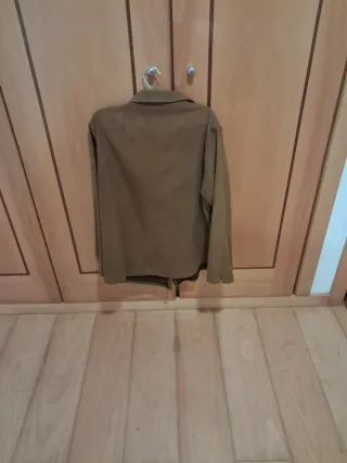 Casaco de camurça castanho