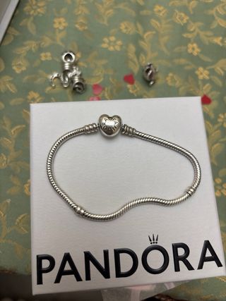 Pulsera Pandora con 5 charms