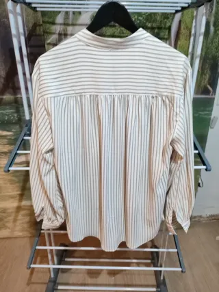 Blusa de rayas beige y gris