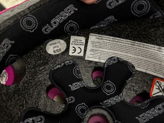 Casco infantil niña flores rosa