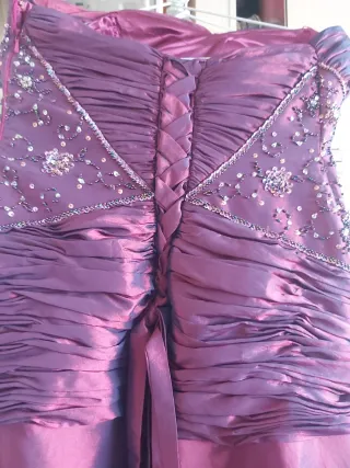 Vestido de fiesta morado con pedrería