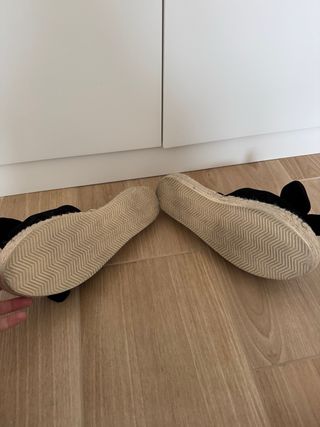 Alpargatas negras con lazo