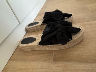 Alpargatas negras con lazo