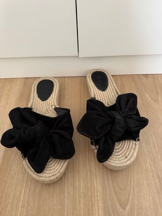 Alpargatas negras con lazo