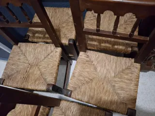 Mesa de comedor, 6 sillas estilo castellano