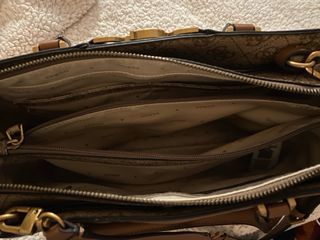 Bolso Guess Piel Marrón y Dorado