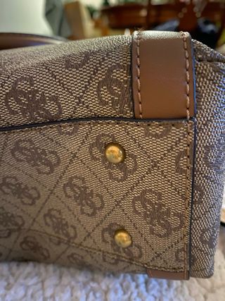 Bolso Guess Piel Marrón y Dorado