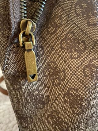 Bolso Guess Piel Marrón y Dorado