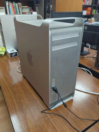 Mac Pro 3.1 Quad Core Xeon 4GB RAM