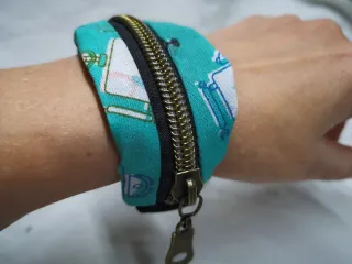 Conjunto Pulsera Monedero y Coletero Artesanal