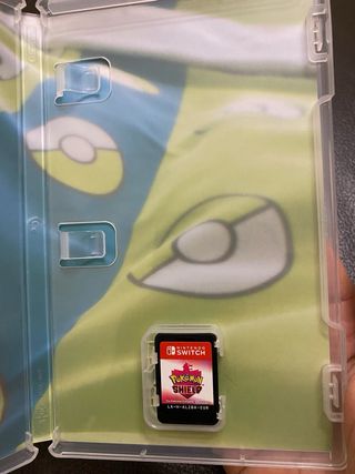 Pokémon Scudo Nintendo Switch + scatola metallica