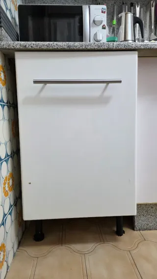 Mueble de cocina blanco.