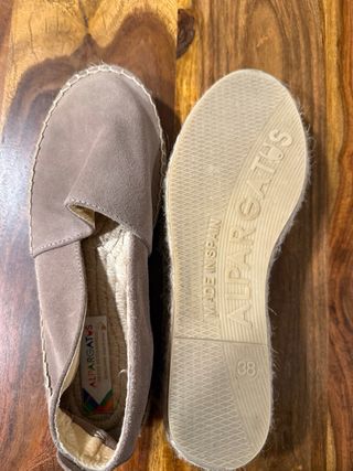 Alpargatas grises de ante