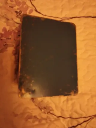 Piccola cassaforte metallica con chiave