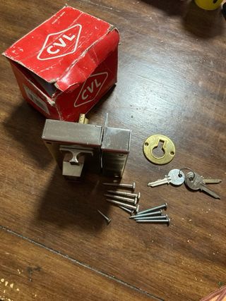 Cerradura CVL sobreponer mano derecha