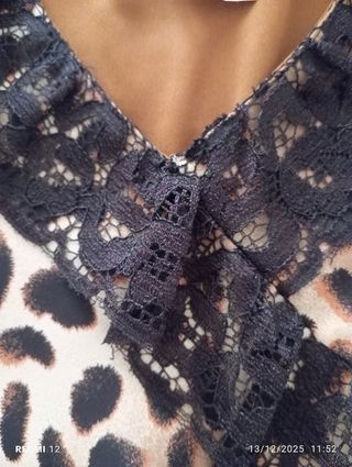 Canotta leopardata Burke Avenue con pizzo nero