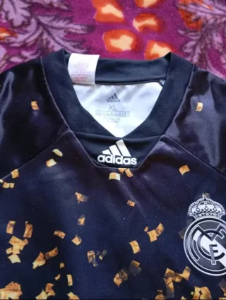 Equipación Real Madrid Negra y Dorada