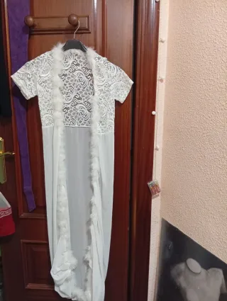 Cubre camisón encaje y plumas
