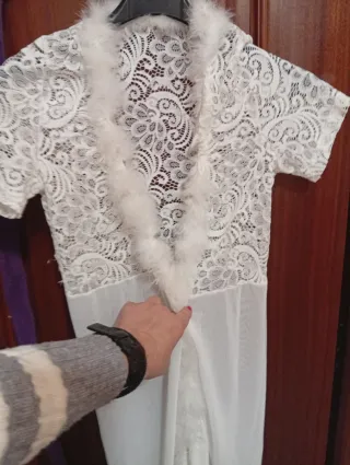 Cubre camisón encaje y plumas