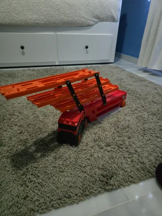 Camión Transportador Hot Wheels Naranja y Rojo