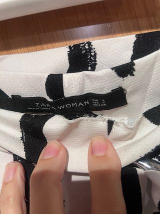 Falda estampada blanco y negro