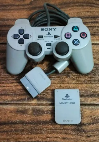 PlayStation 1 con scatola e accessori