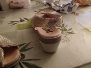 Zapatos de fiesta dorados 24HRS