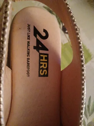 Zapatos de fiesta dorados 24HRS