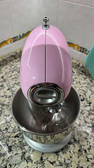 Batidora Amasadora SMEG Rosa. Similar a KitchenAid